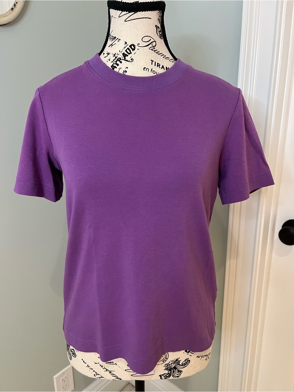 Massimo Dutti t-shirt | simple crew neckline | Purple | Size XS | Like New